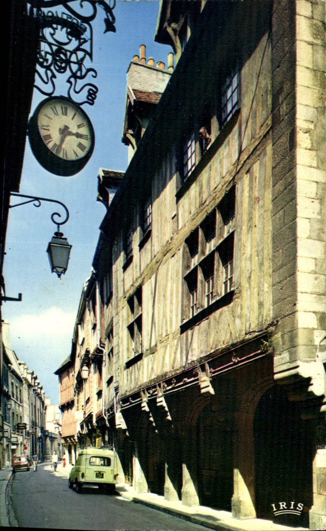 CPM Dijon Rue Verrerie Maisons a Colombages 