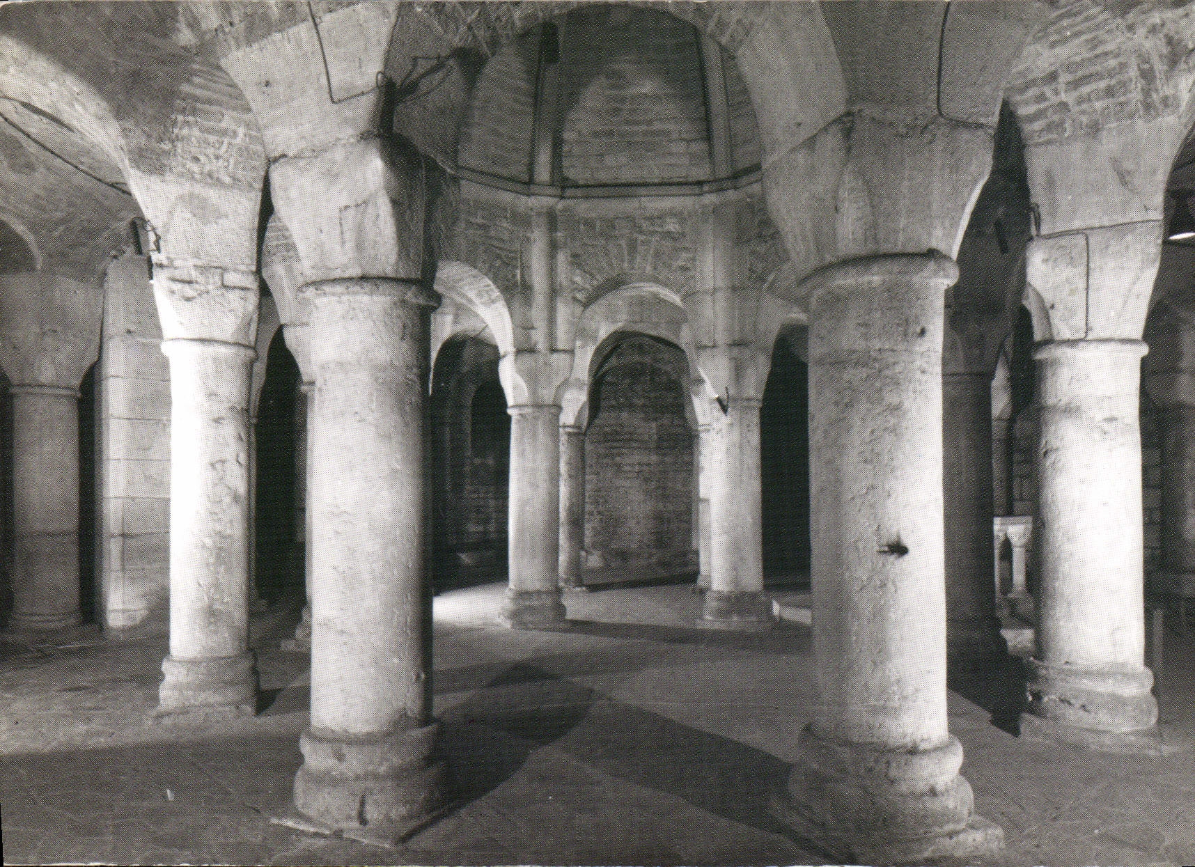 CPM Dijon Cote d'Or Cathedrale Saint Benigne Crypte romane 