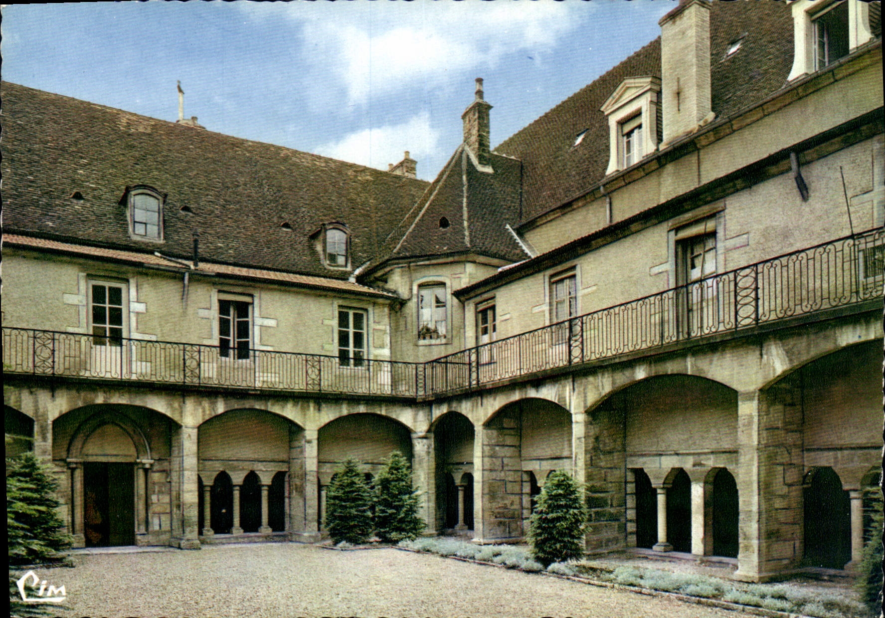 CPM Beaune Cote d'Or Couvent des Cordeliers Cour d'Honneur