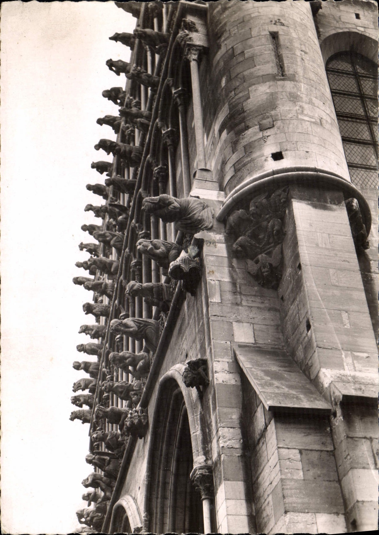 CPM Dijon Les Chimeres Eglise Notre Dame 