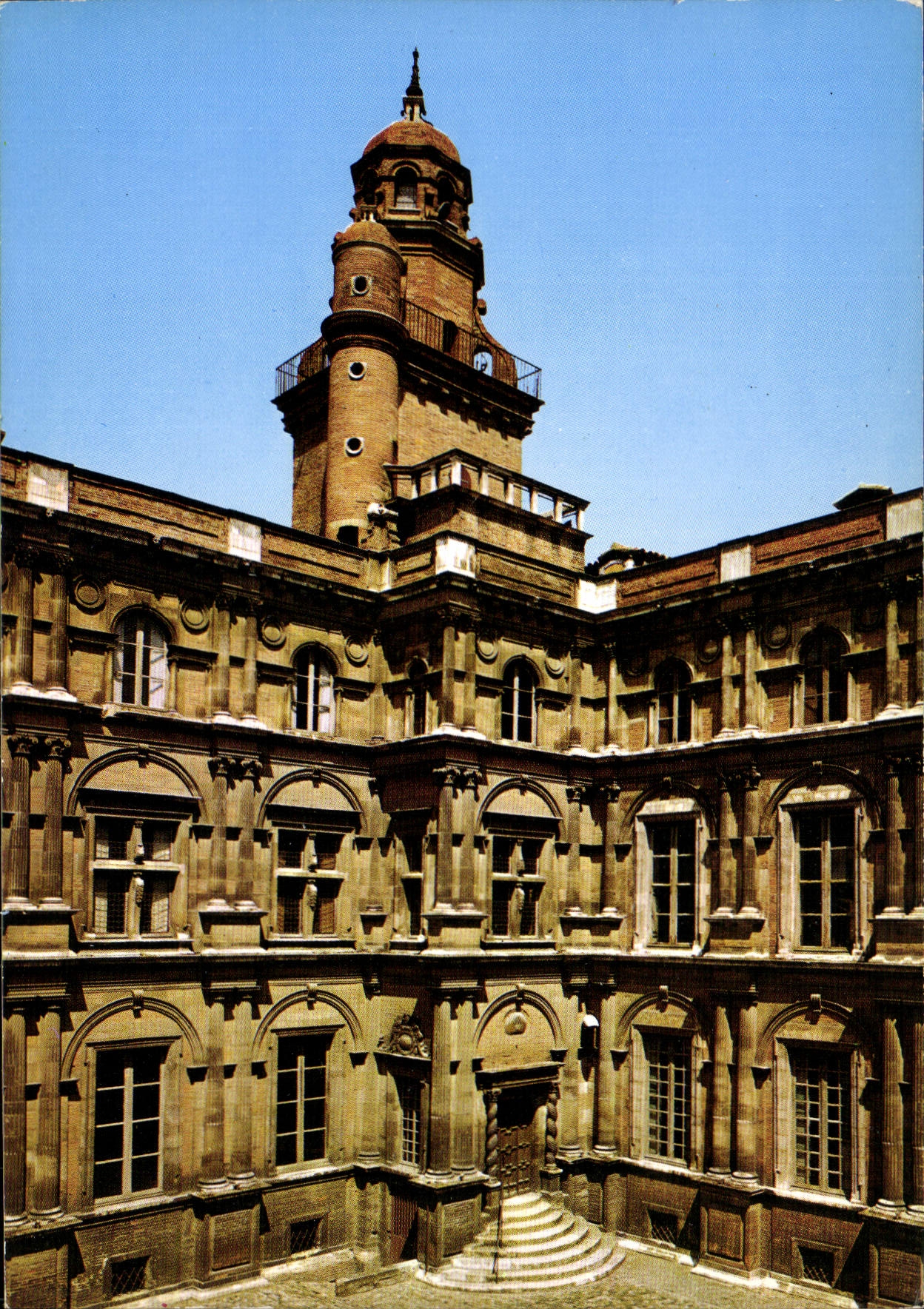 CPM Toulouse La Ville Rose Cite des Violettes Hotel d'Assezat Siege de l'Academie des Jeux Floraux 
