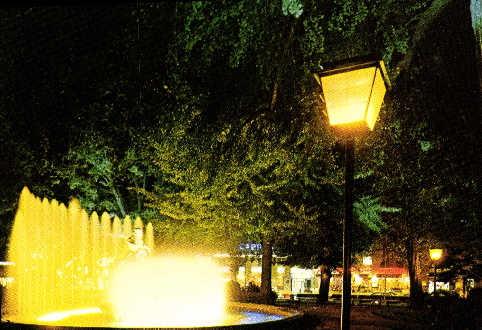 CPM Toulouse Square Wilson Statue de Goudouin vus de nuit 