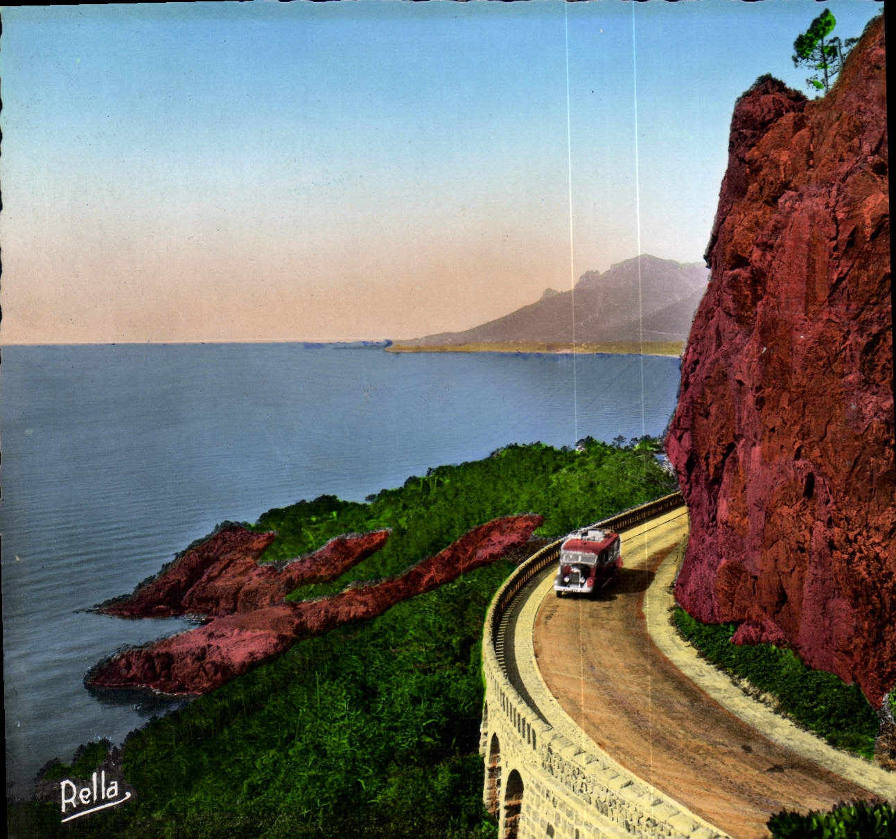 CPM La Cote d'Azur Route de la Corniche d'Or a Miramar d'Esterel au fond le Cap Roux 