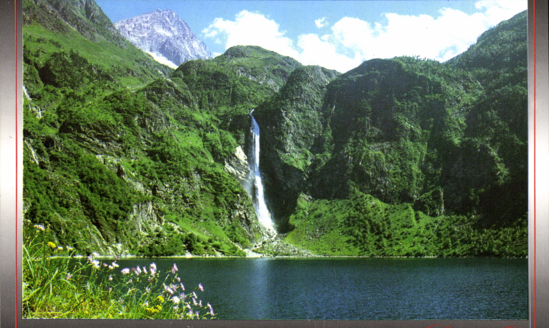 CPM En Parcourant les Pyrenees Lac d'Oo 