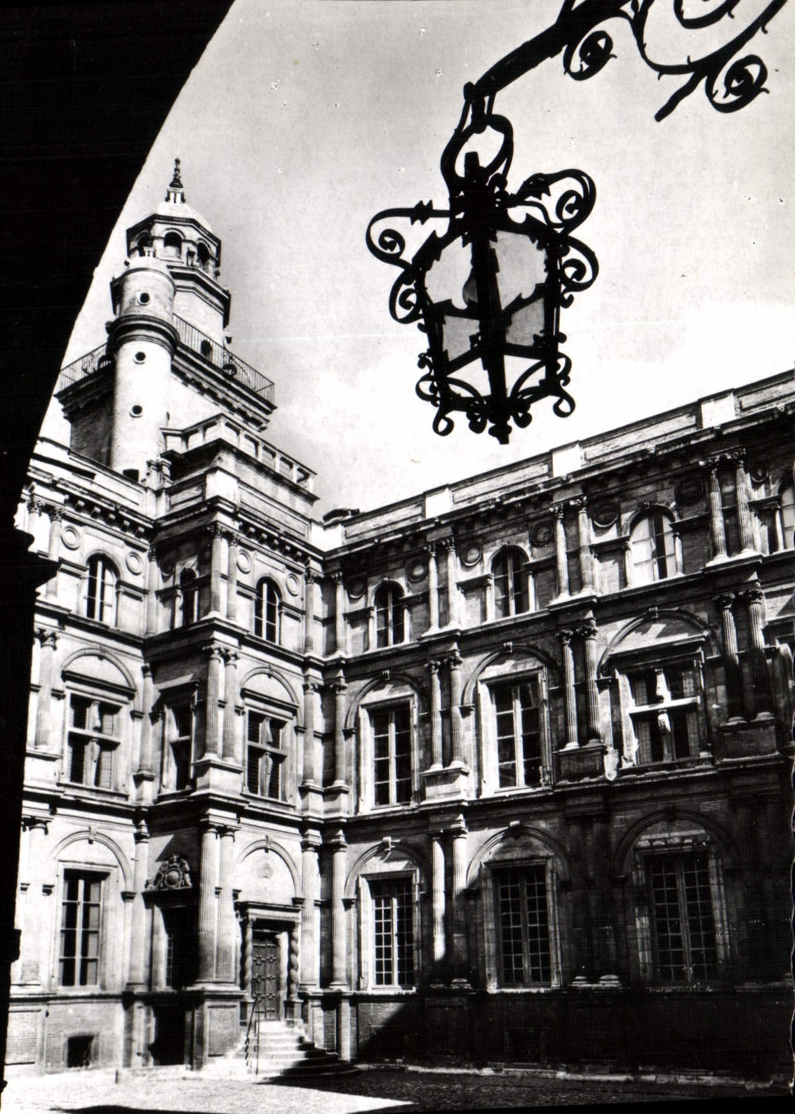 CPM Toulouse La Ville Rose L'Hotel d'Assezat Chef d'Ceuvre de la Renaissance 