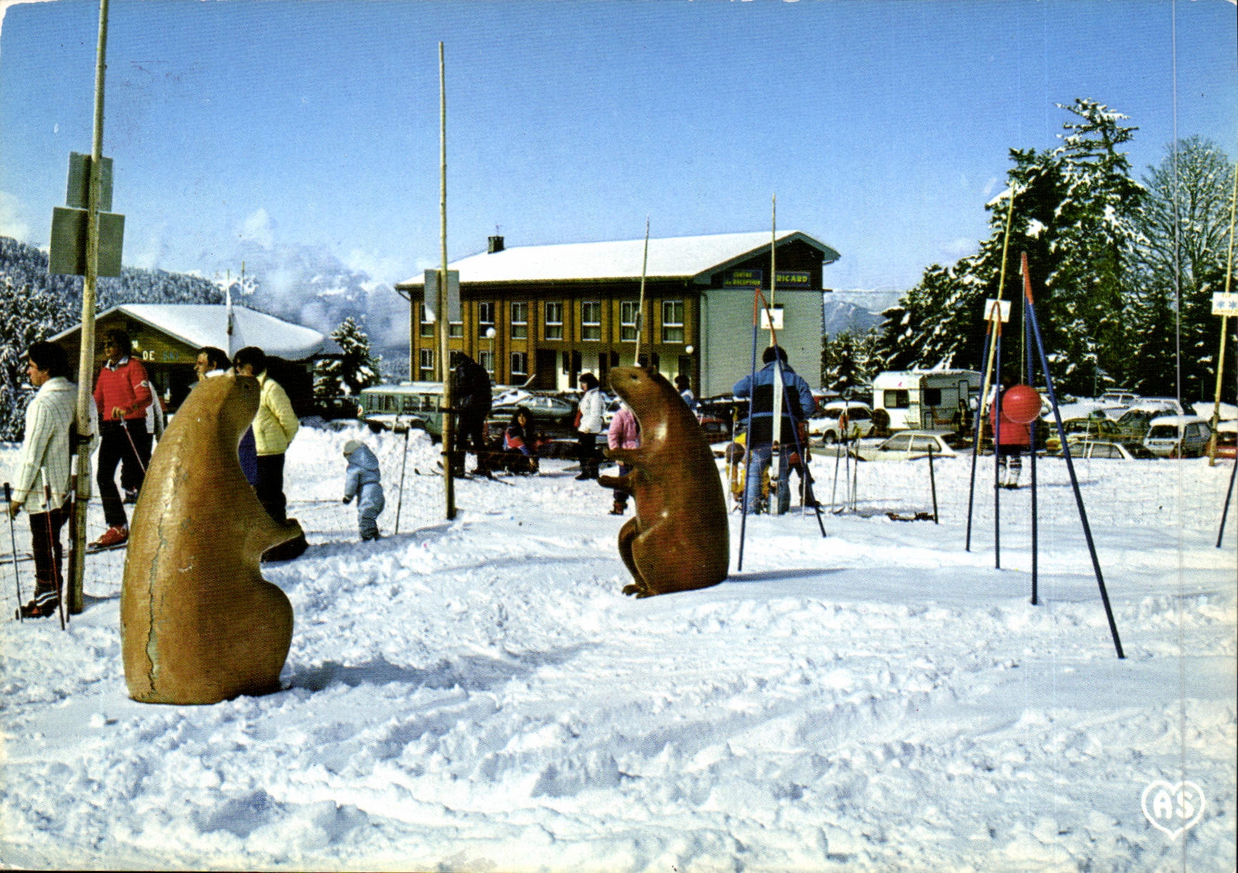 CPM Boutx Le Mourtis Hte Gne Le Jardin d'Enfants et le Chalet Paul Ricard Le Ski Sympu