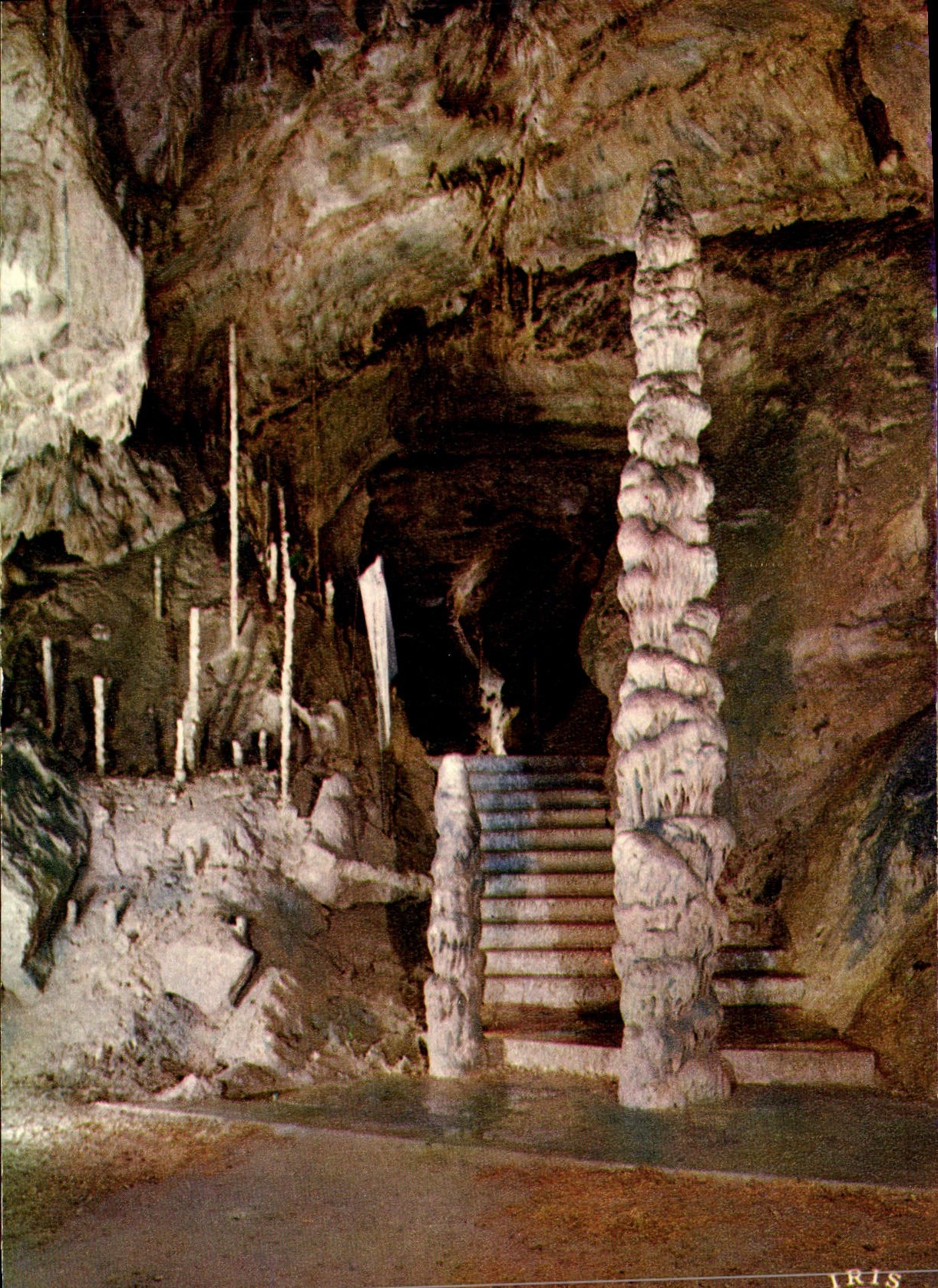CPM Grottes de Han Lesse Le minaret Nouvelles Galeries