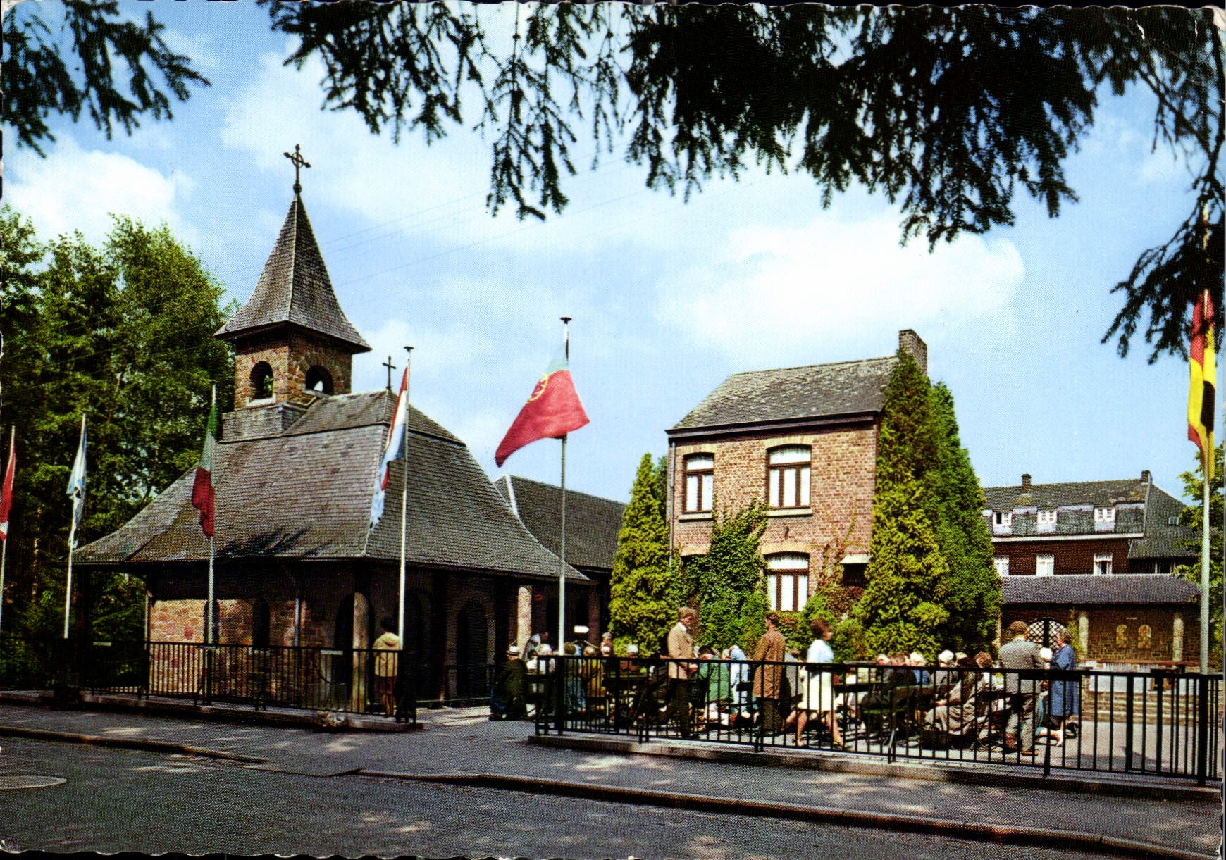 CPM Banneux ND La chapelle et la maison Beco