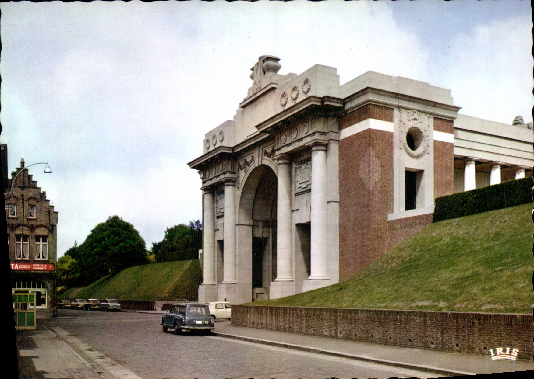 CPM Ypres Porte de Menin Memorial des Heros Britanniques