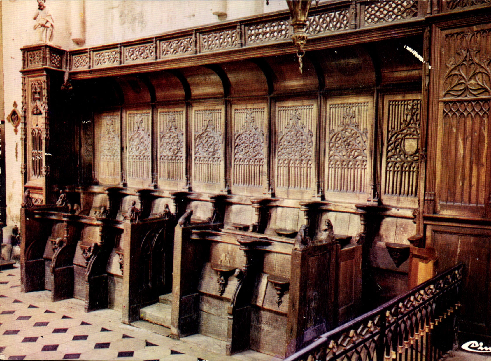 CPM Flavigny sur Ozerain C d'Or Eglise St Genest 