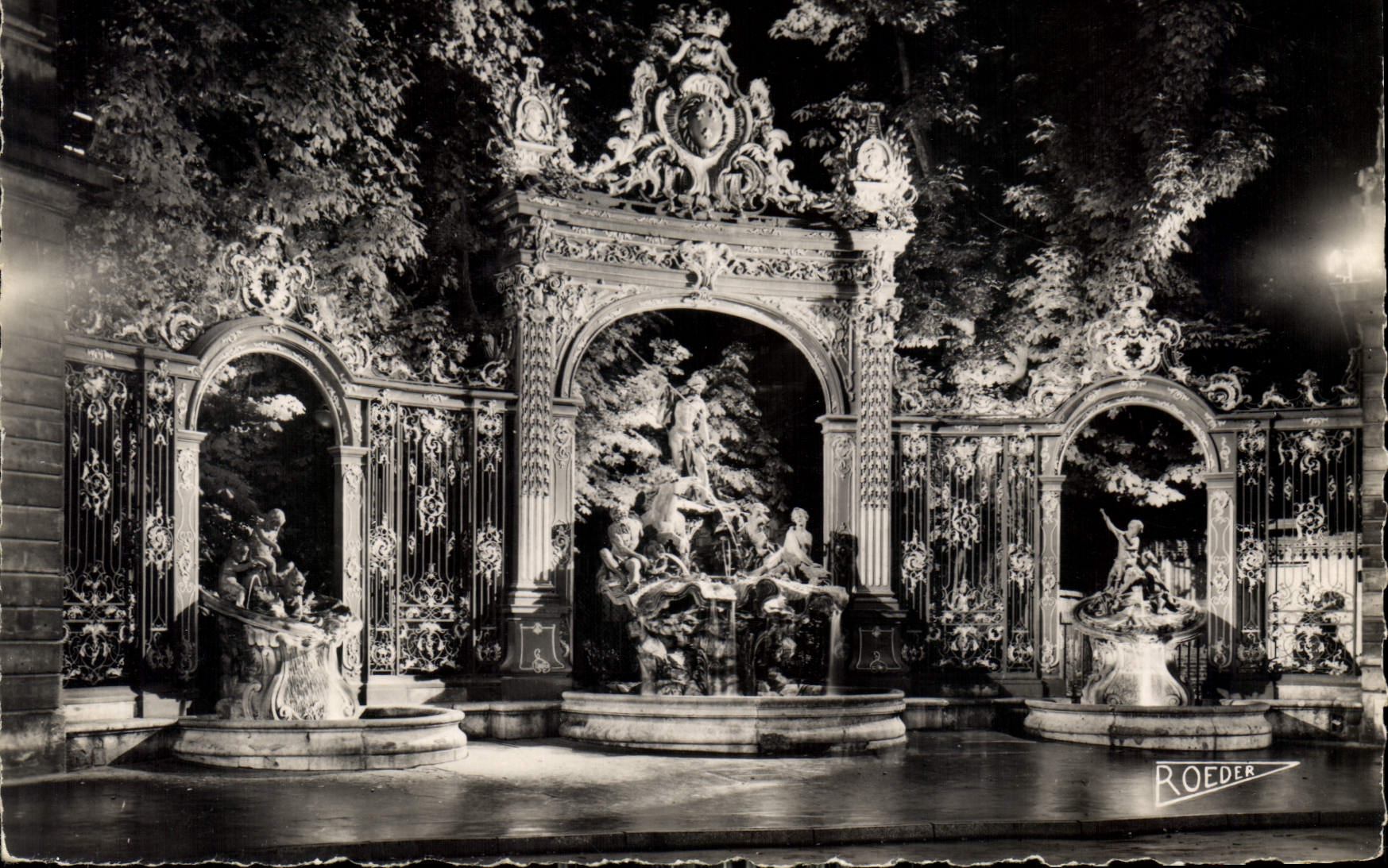 CPM Nancy la nuit Fontaine de Neptune 
