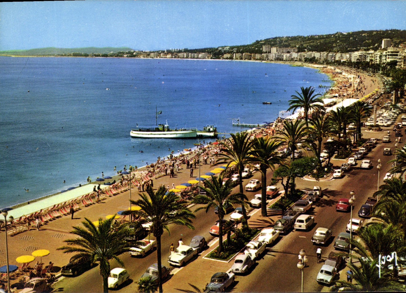 CPM Nice Alpes Maritimes Promenade des Anglais et la Baie des Anges