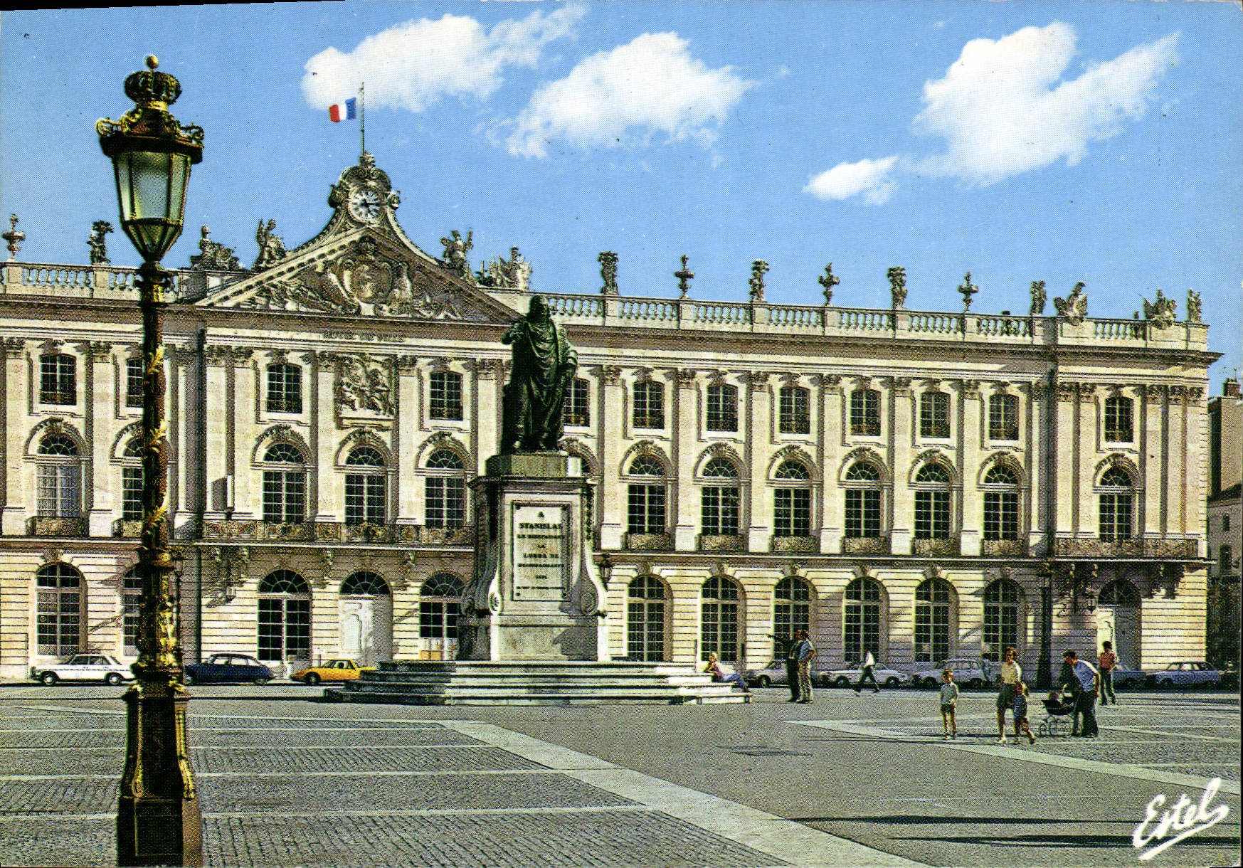 CPM Nancy Meurthe et Moselle Place Stanislas l'Hotel de Ville