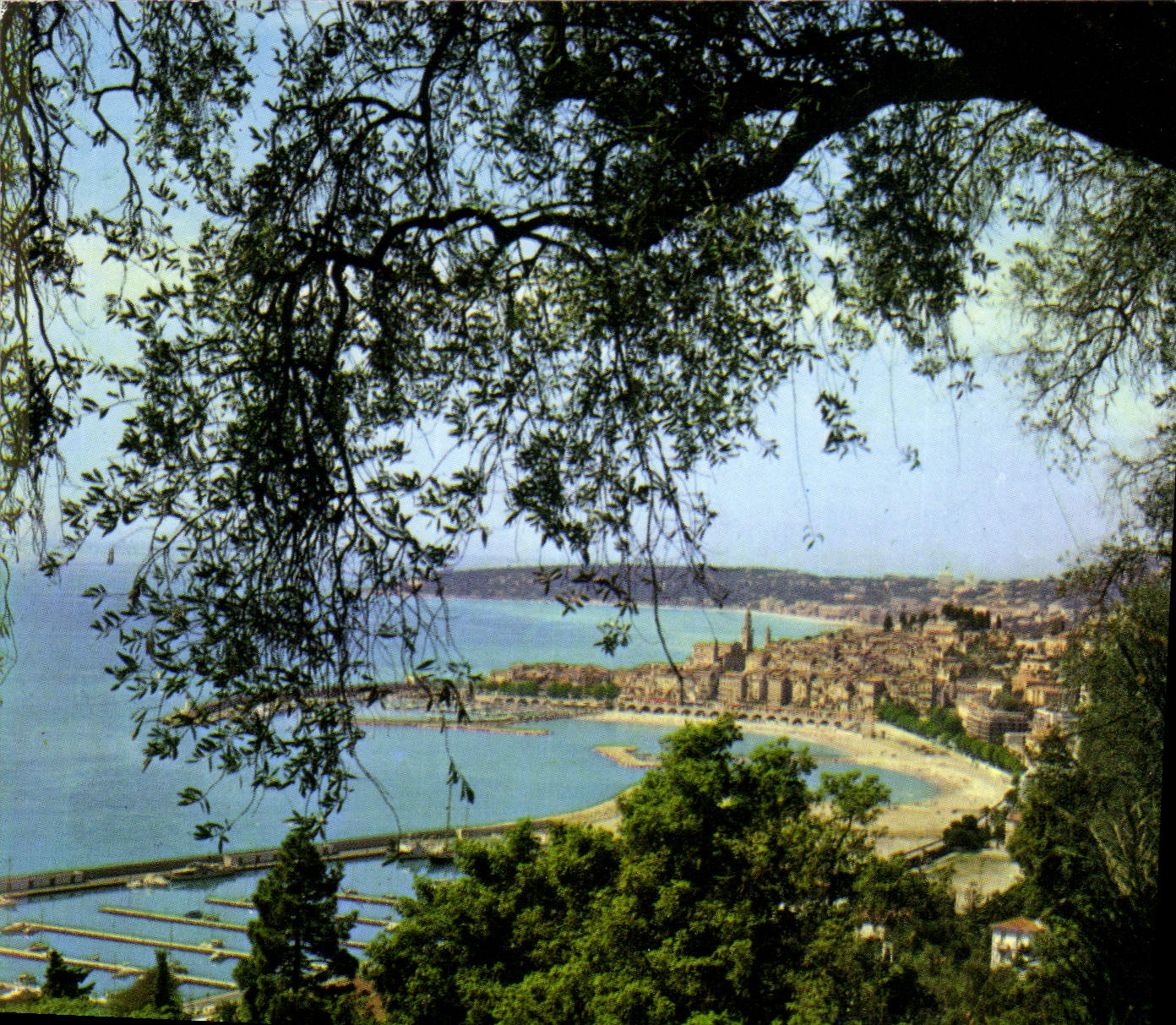 CPM Les Sites Merveilleux de la Cote d'Azur Menton Alpes Maritimes Echappee sur la Ville les plages 
