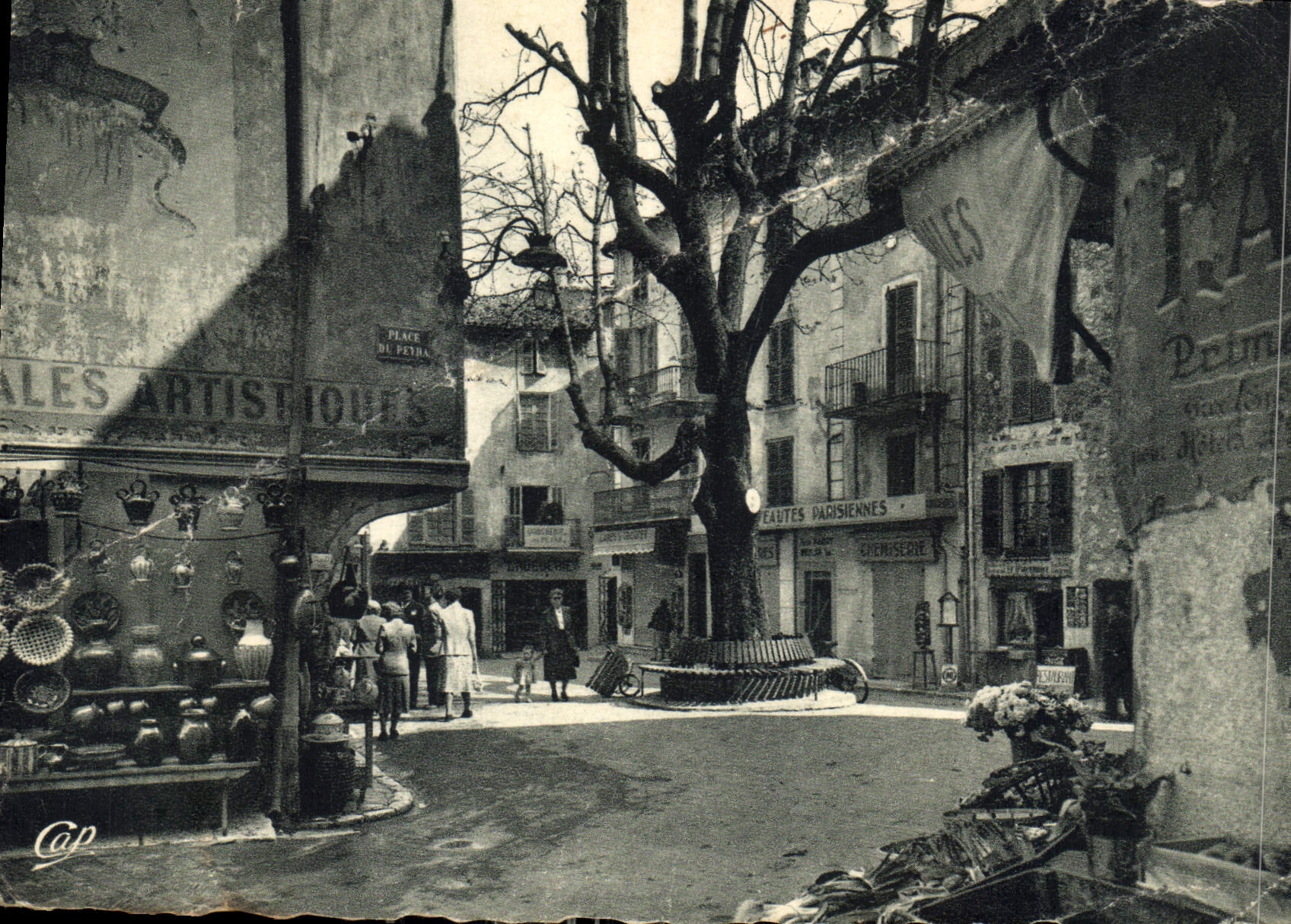 CPM Vence A M Place du Peyra 