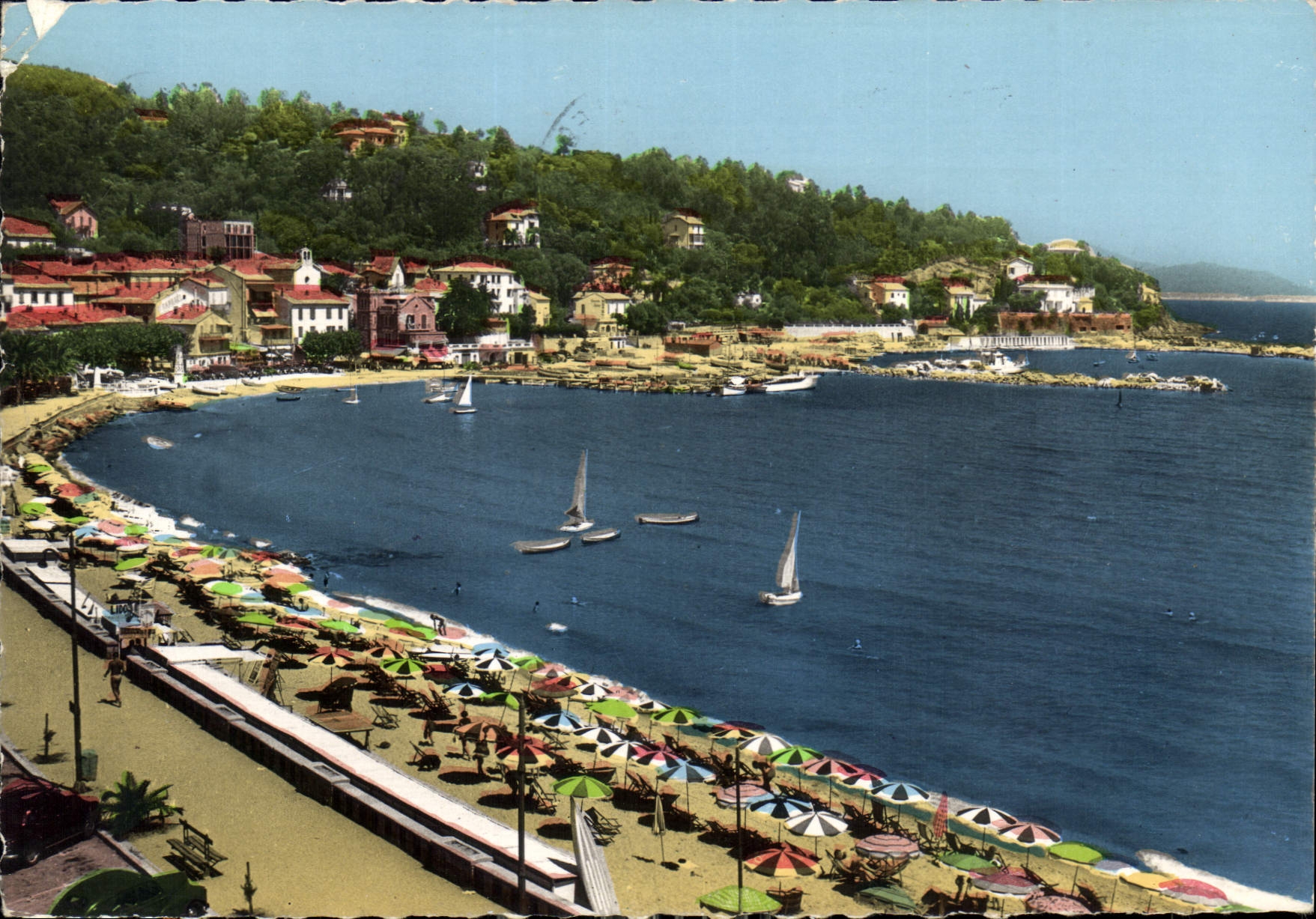 CPM Le Lavandou le port et la plage 
