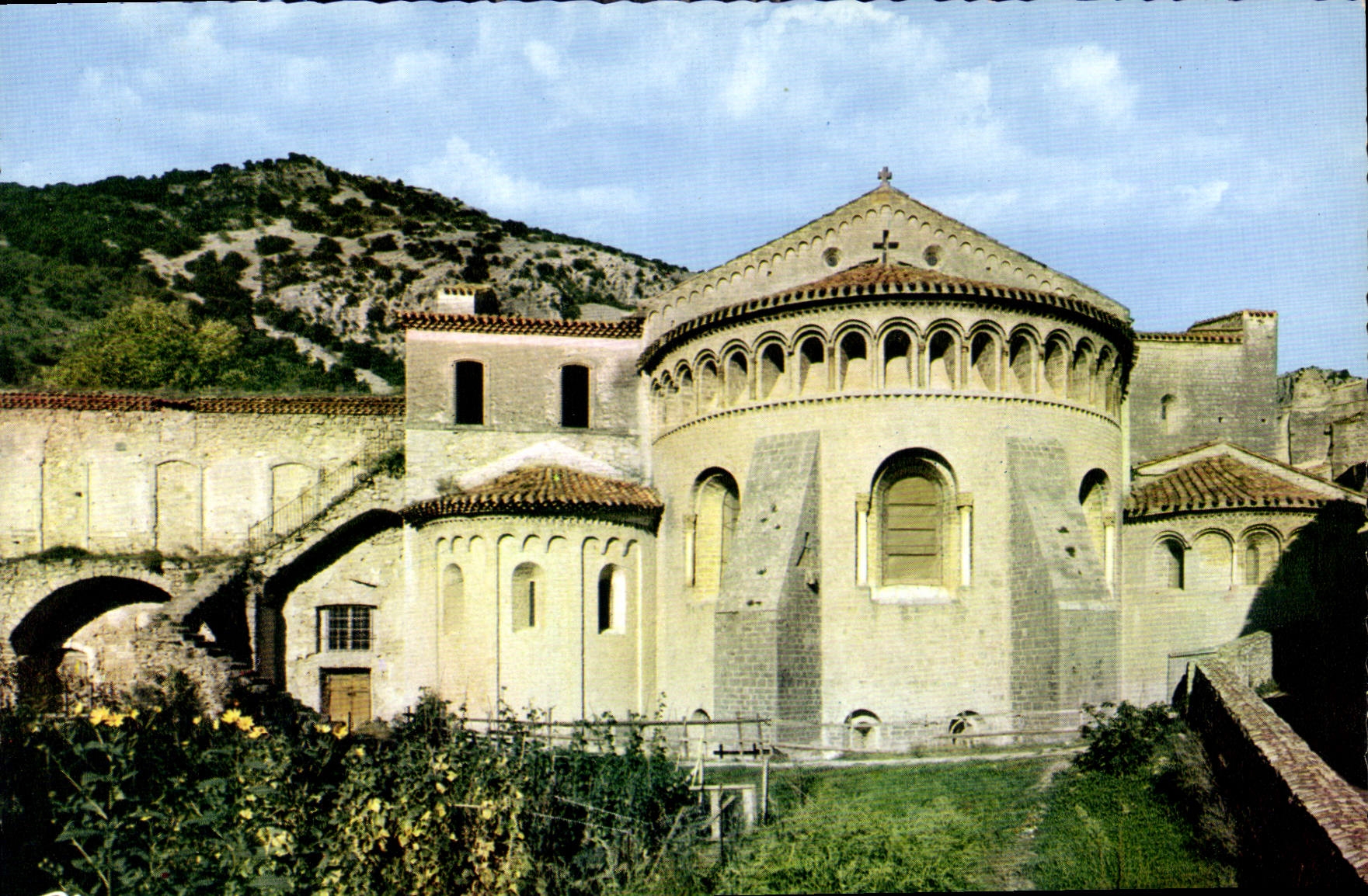 CPM St Guilhem le Desert Abside de l'Eglise architecture romane