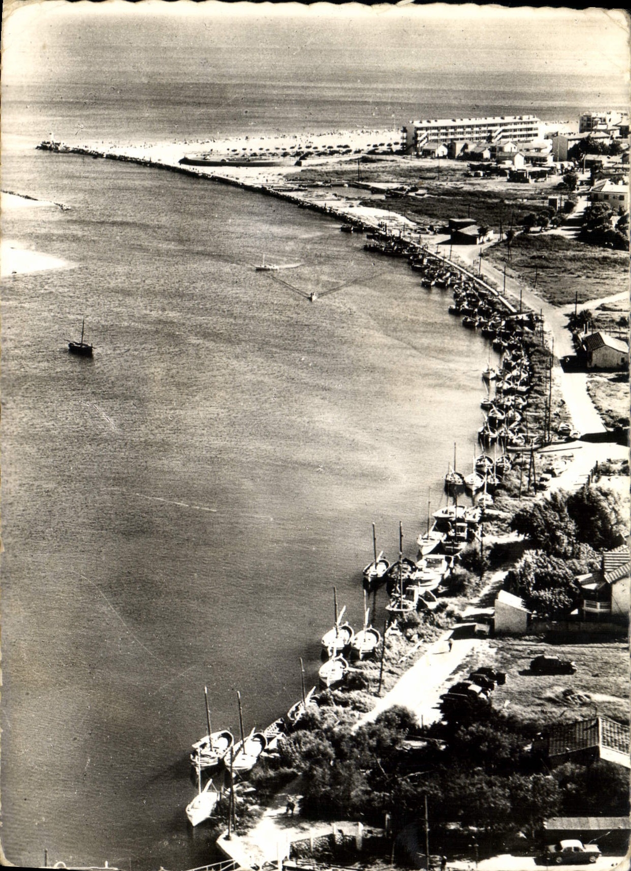 CPM Cote d'Amethyste Valras Plage Herault les bords de l'Orb et le Port vue aerienne