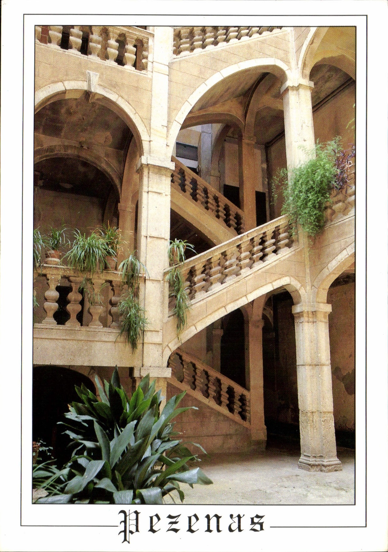 CPM Pezenas Herault Hotel de Grasset Escalier XVII siecle