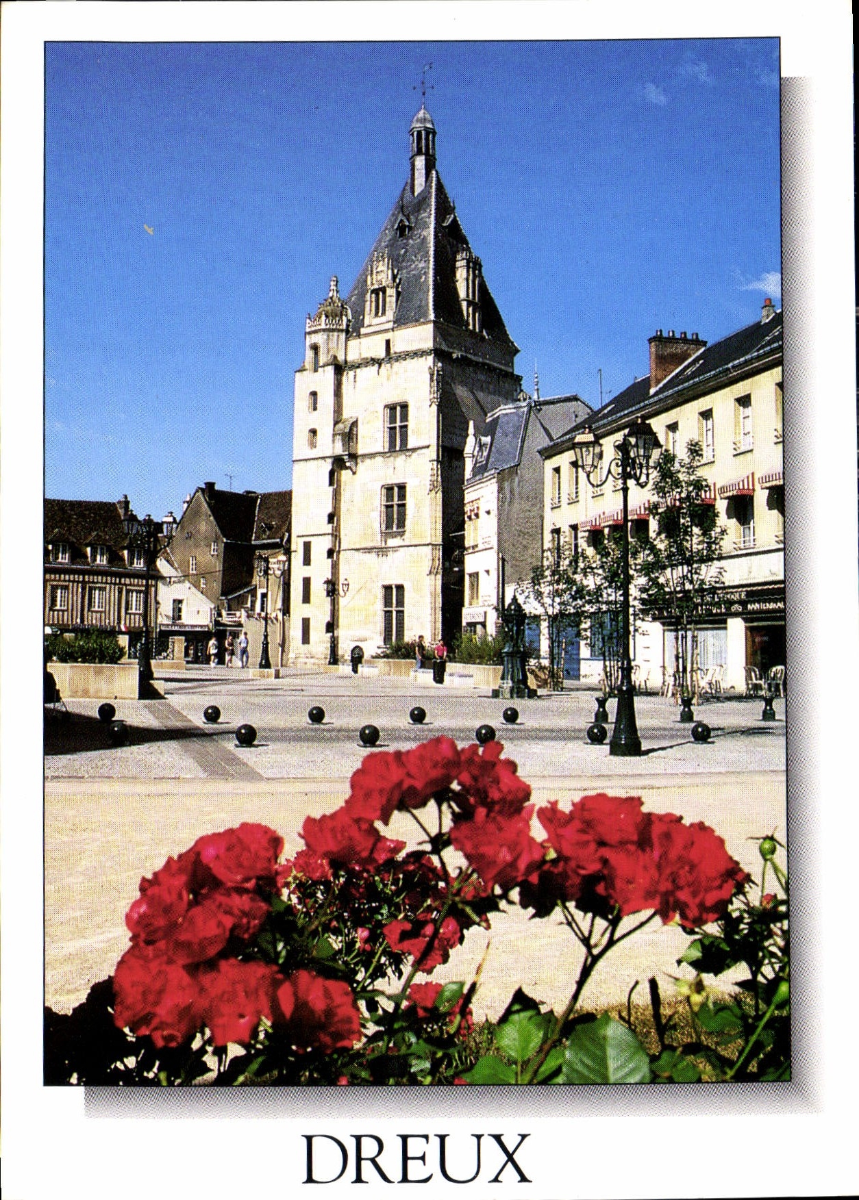 CPM Dreux Eure et loire le beffroi et la Place Metzeau