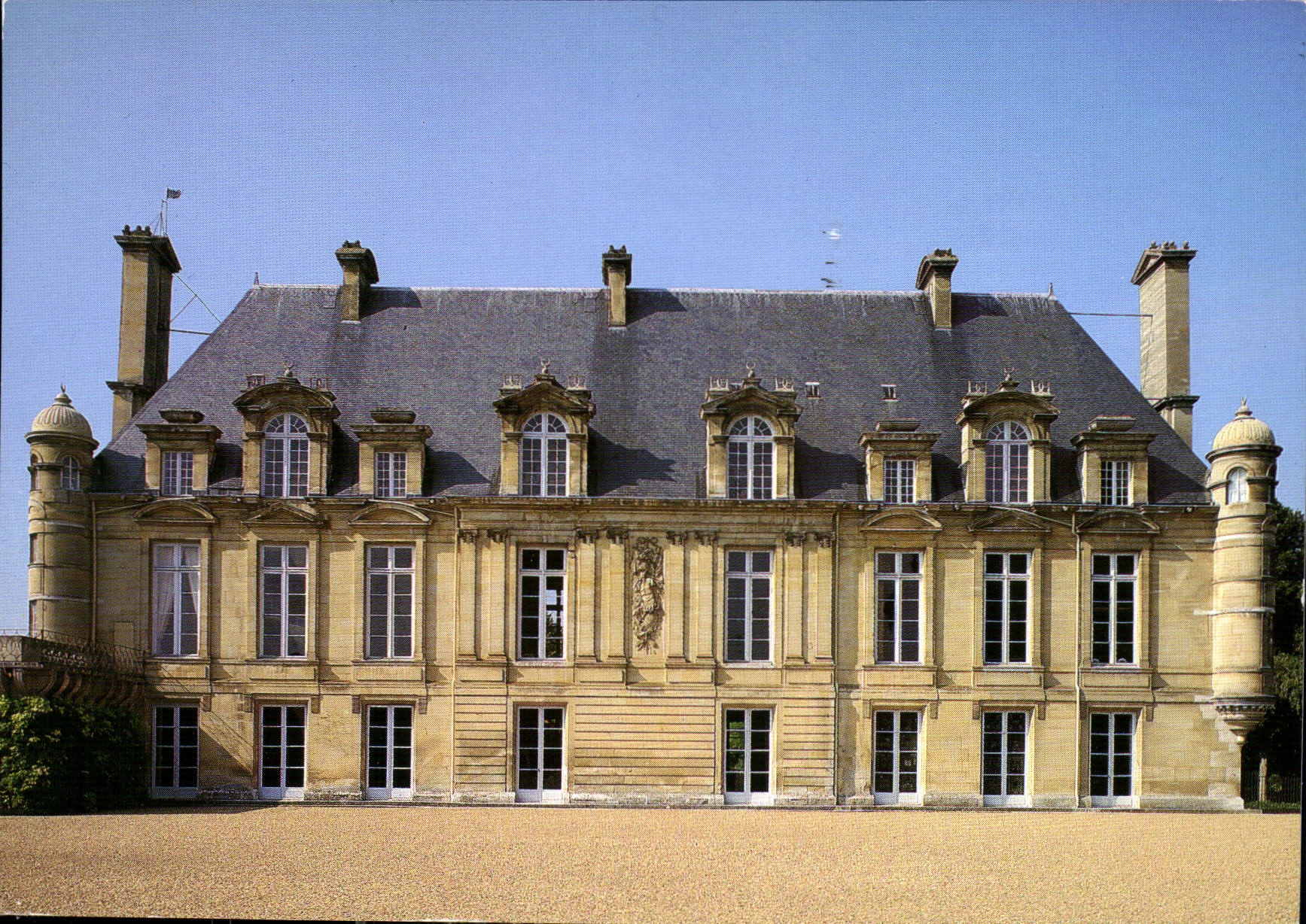 CPM Chateau d'Anet Eure et Loire la Facade Est sur la Cour 