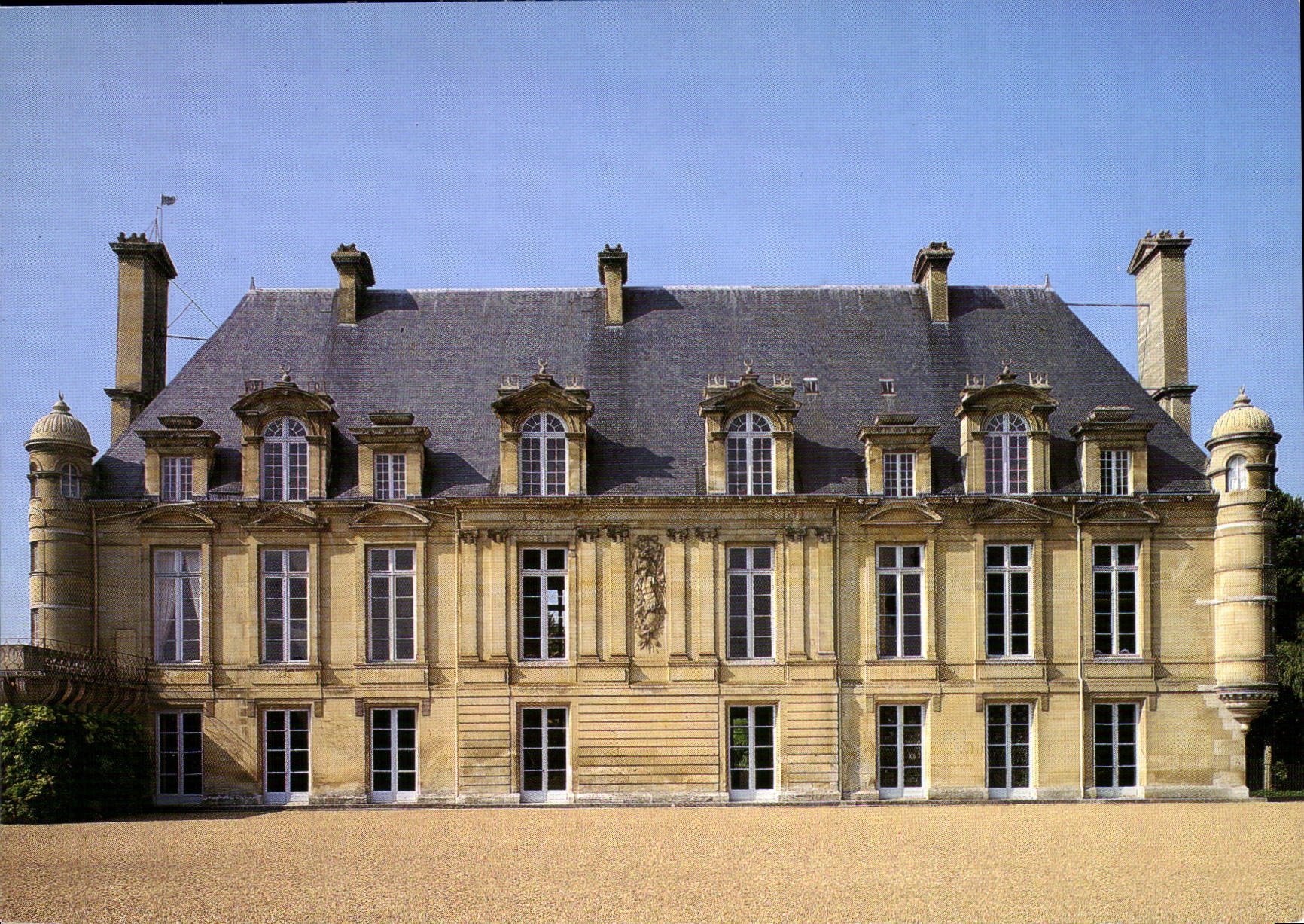 CPM Chateau d'Anet Eure et Loire la Facade Est sur la Cour 
