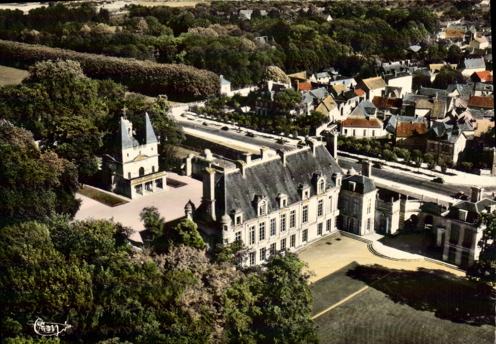 CPM Anet E et L le Chateau de Diane de Poitiers bati en 1552 par Philibert par J Goujon G Pilon J Co