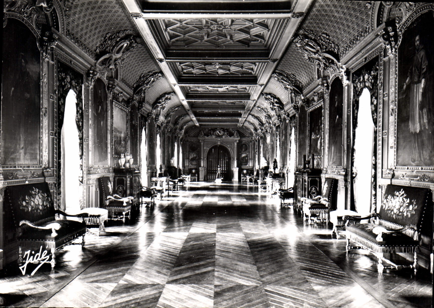 CPM Chateau de Chartres Eure et Loir la Galerie des Ancetres 