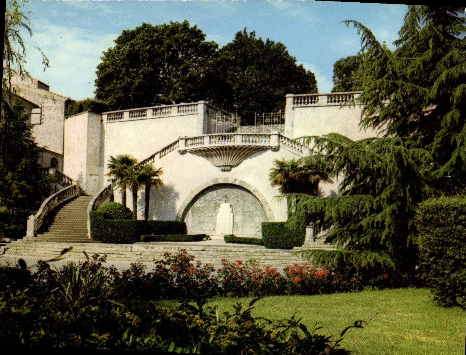 CPM Ales Capitale des cevennes Gard les Escaliers de la Marechale menant aux Jardins du Bosquet XVII