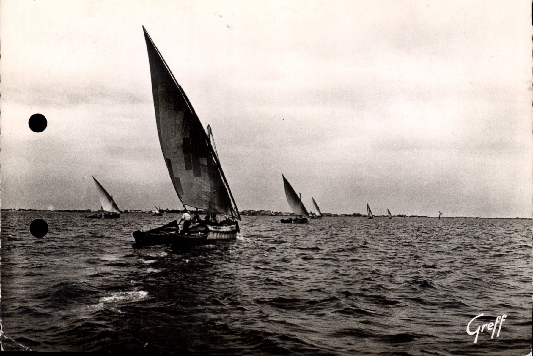 CPM En Languedoc le Grau du Roi Gard retour de peche