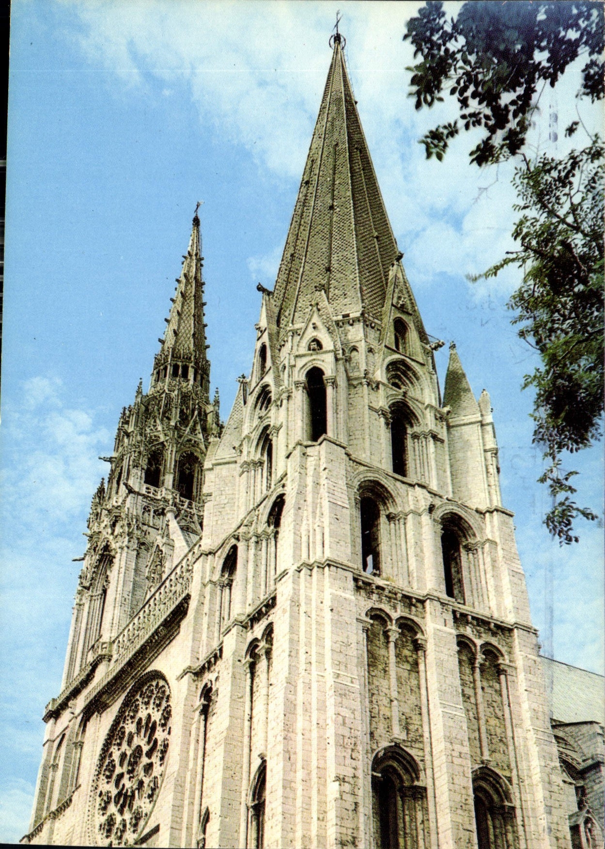 CPM Chartres Eure et Loir Cathedrale Notre Dame le Clocher Vieux XII S et Clocher Neuf XVI S 