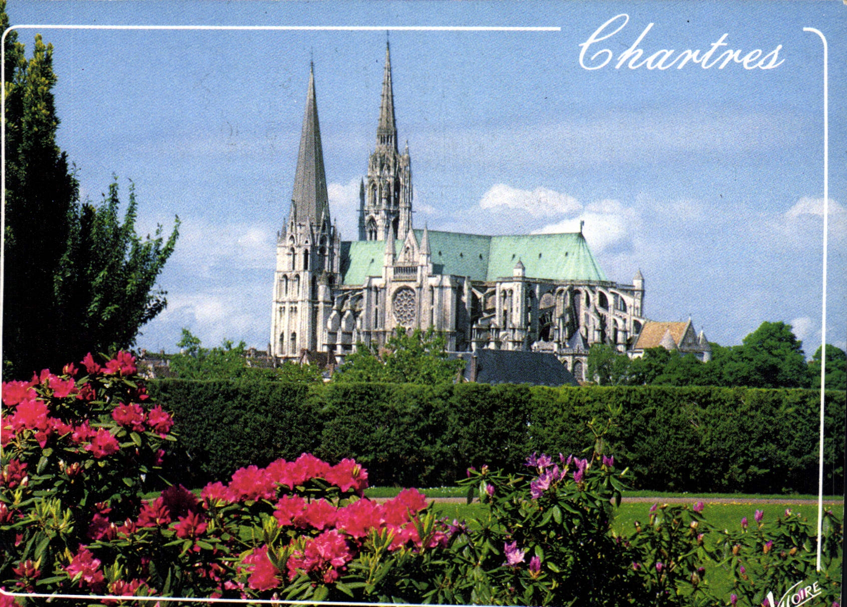 CPM Les Merveilles de Chartres Eure et Loir Perspective sur la Cathedrale du XII siecle
