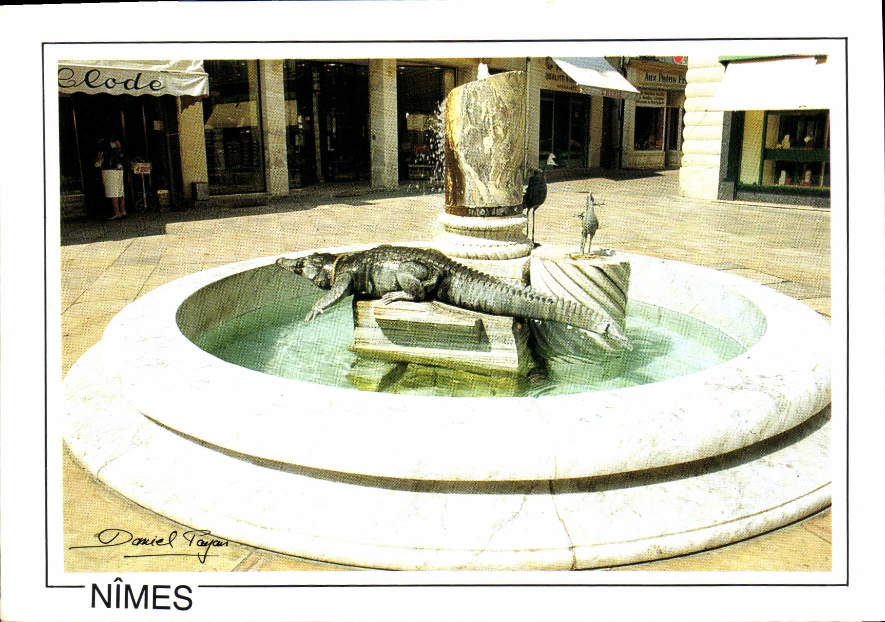 CPM Nimes la Fontaine de la Place du Marche sculpture de Martial Raysse