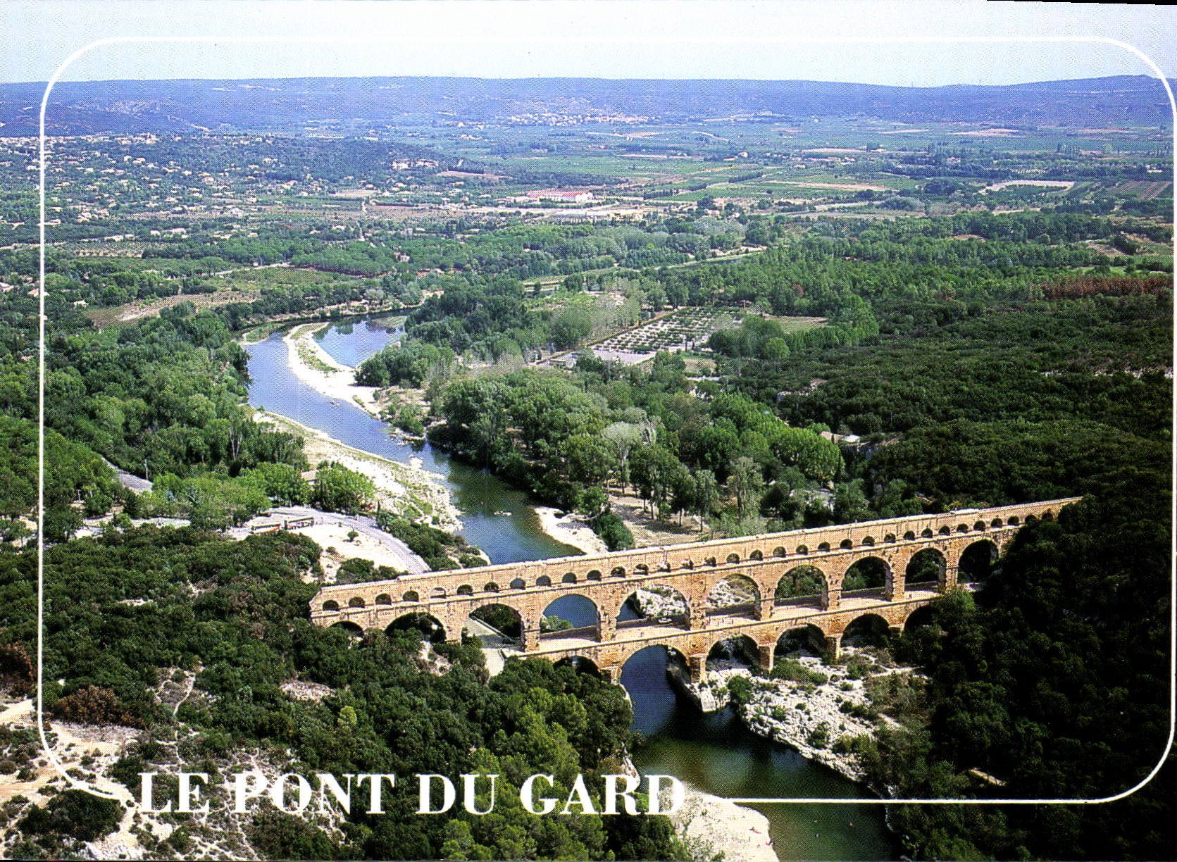 CPM Le Pont du Gard Aqueduc romain construit sur le Gardon vers 19 A C forme de 3 etages d'arcades