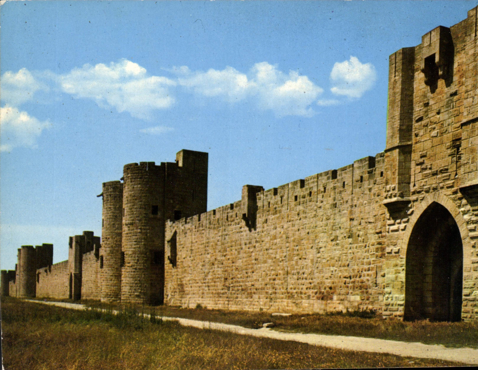 CPM Aigues Mortes Gard les Remparts Cote Sud XIII siecle 