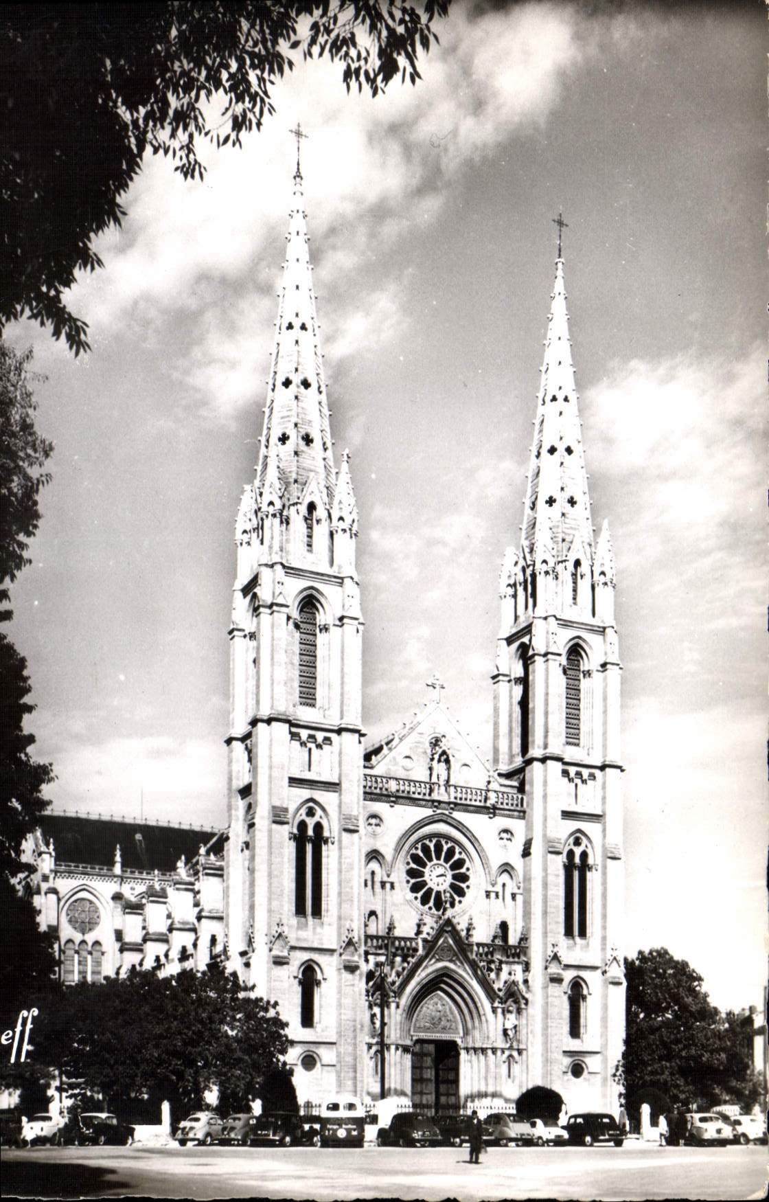 CPM En Languedoc Nimes Gard Eglise Saint Baudile 