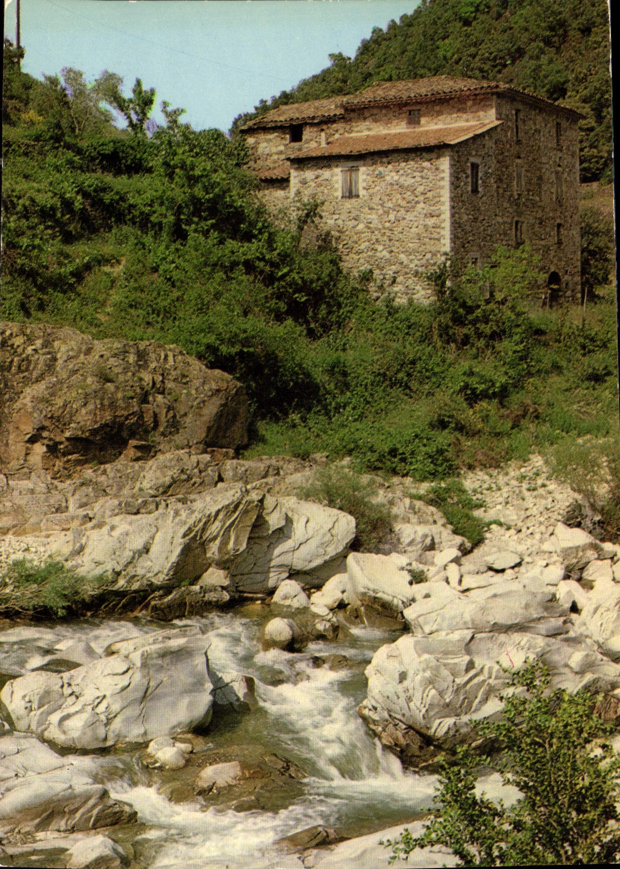 CPM Les Cevennes touristique les Gorges du Gardon entre St Jean du Gard et l'estrechure Vieux Mas au