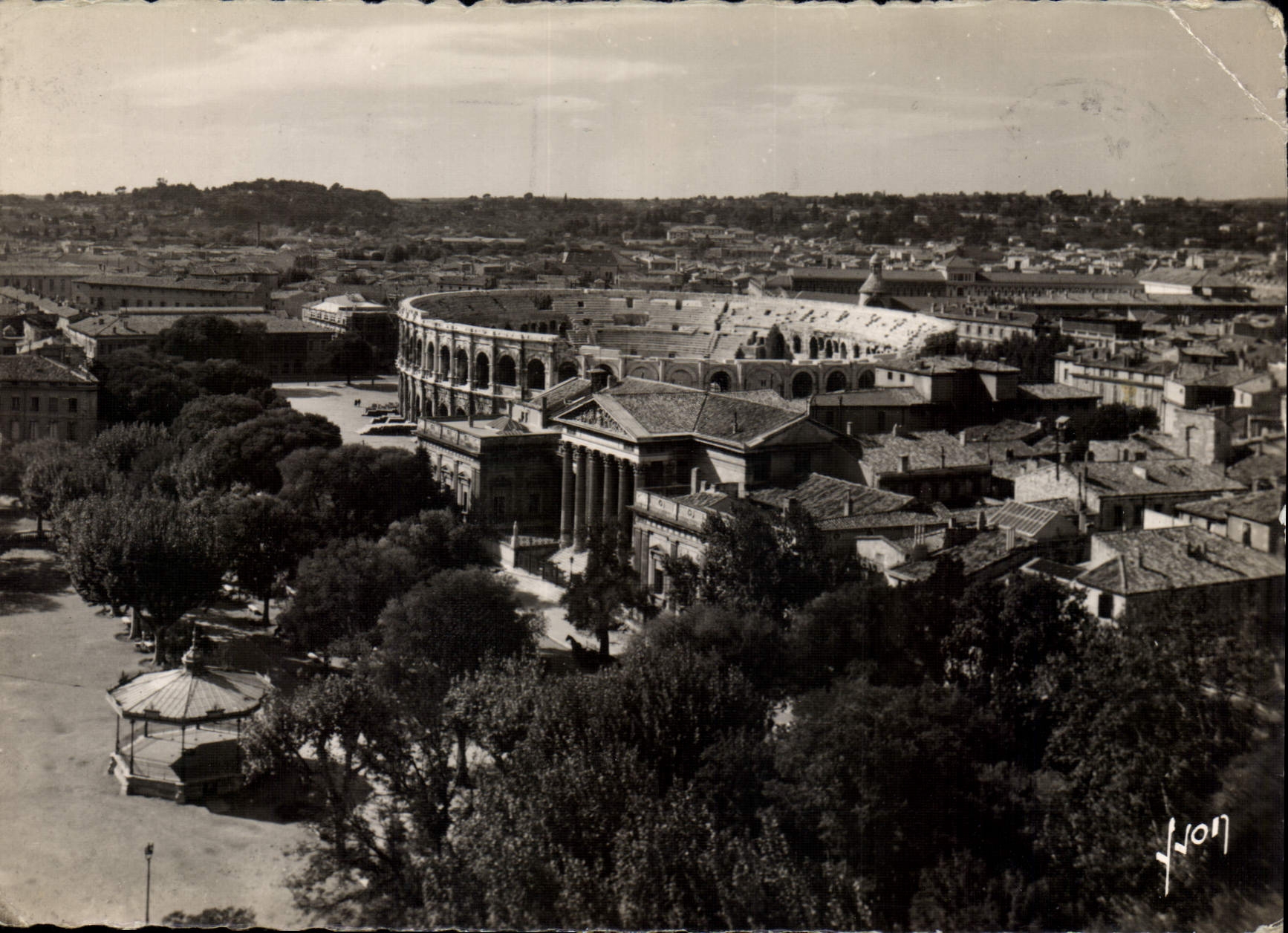 CPM Nimes Gard Boulevard de l'Esplanade Palais de Justice et Arenes 