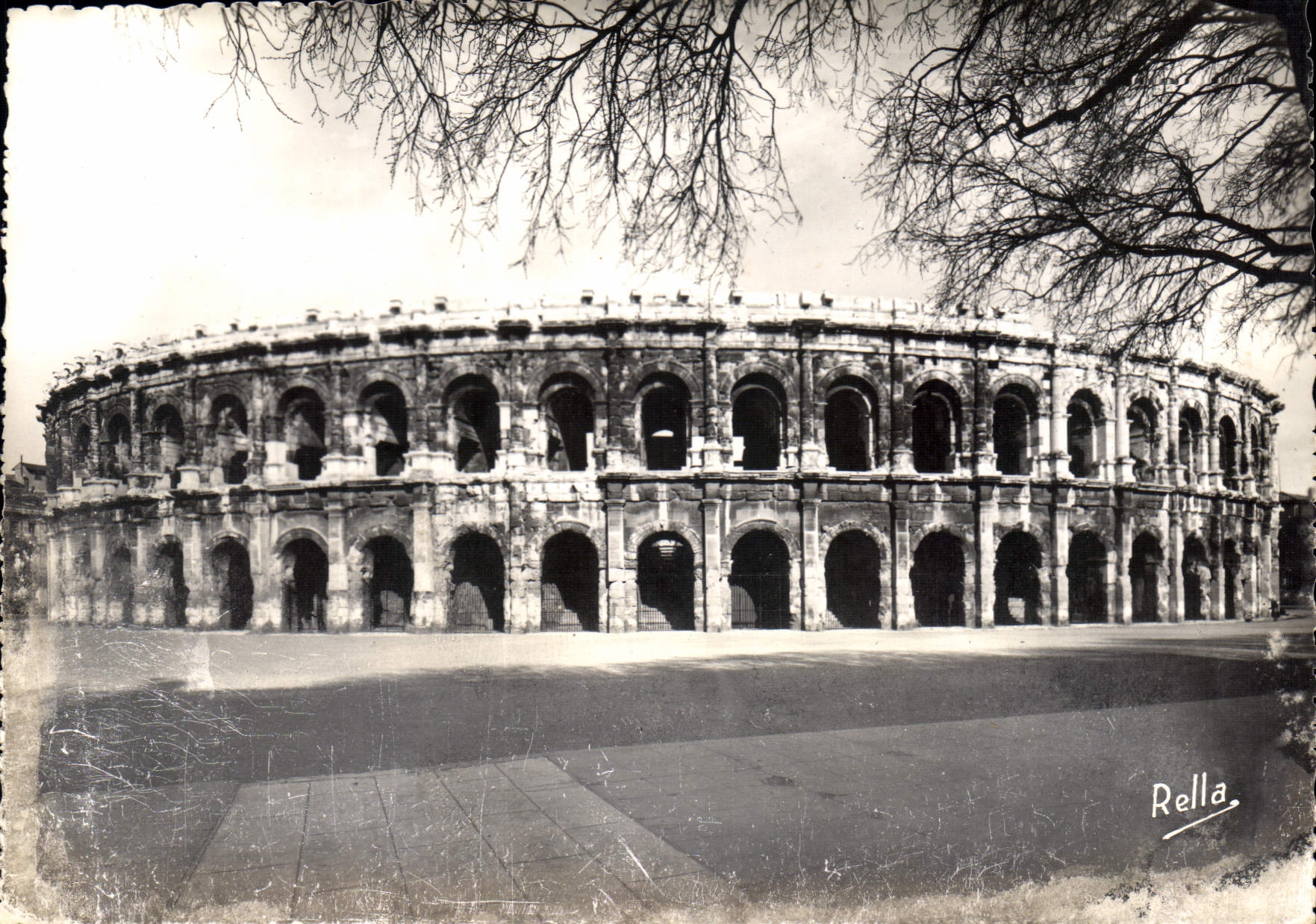 CPM Nimes Gard les Arenes romaines 