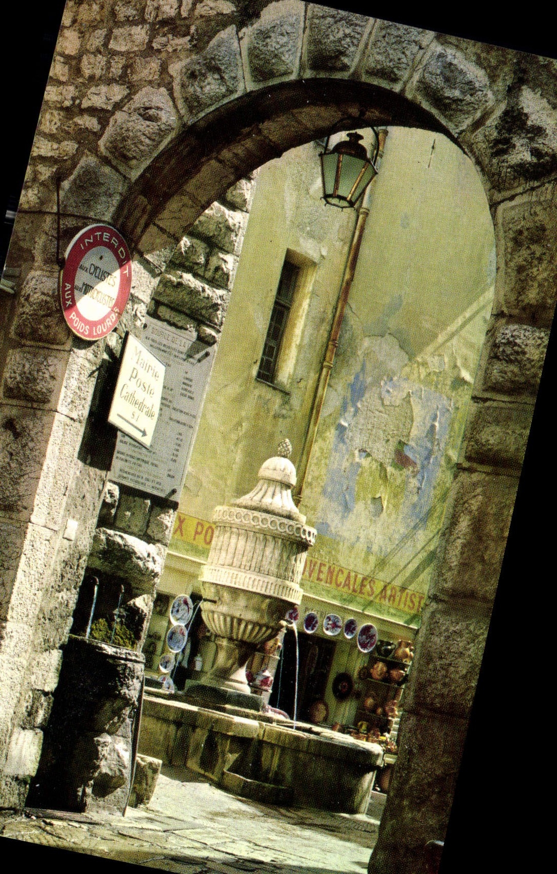 CPM La cote d'Azur Vence la Jolie la fontaine du Peyra