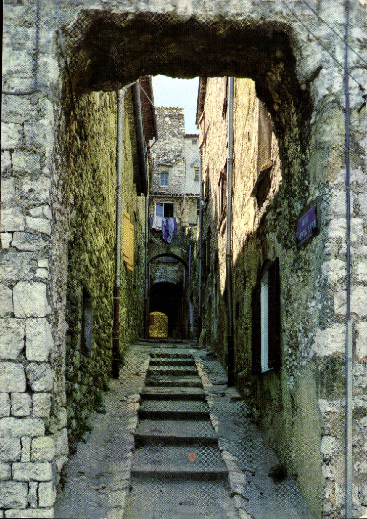 CPM Vence la Jolie Vielle rue pittoresque