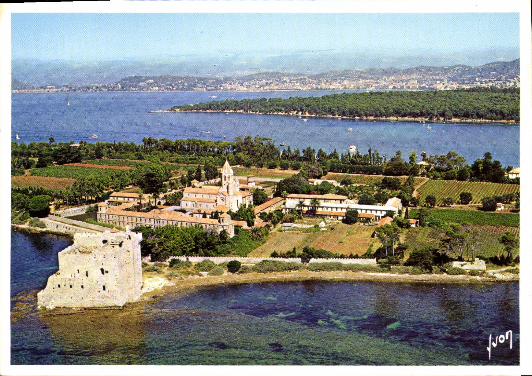 CPM La Cote d'Azur Miracle de la Nature Cannes Alpes Maritimes Iles de lerins vue sur l'Abbaye Saint