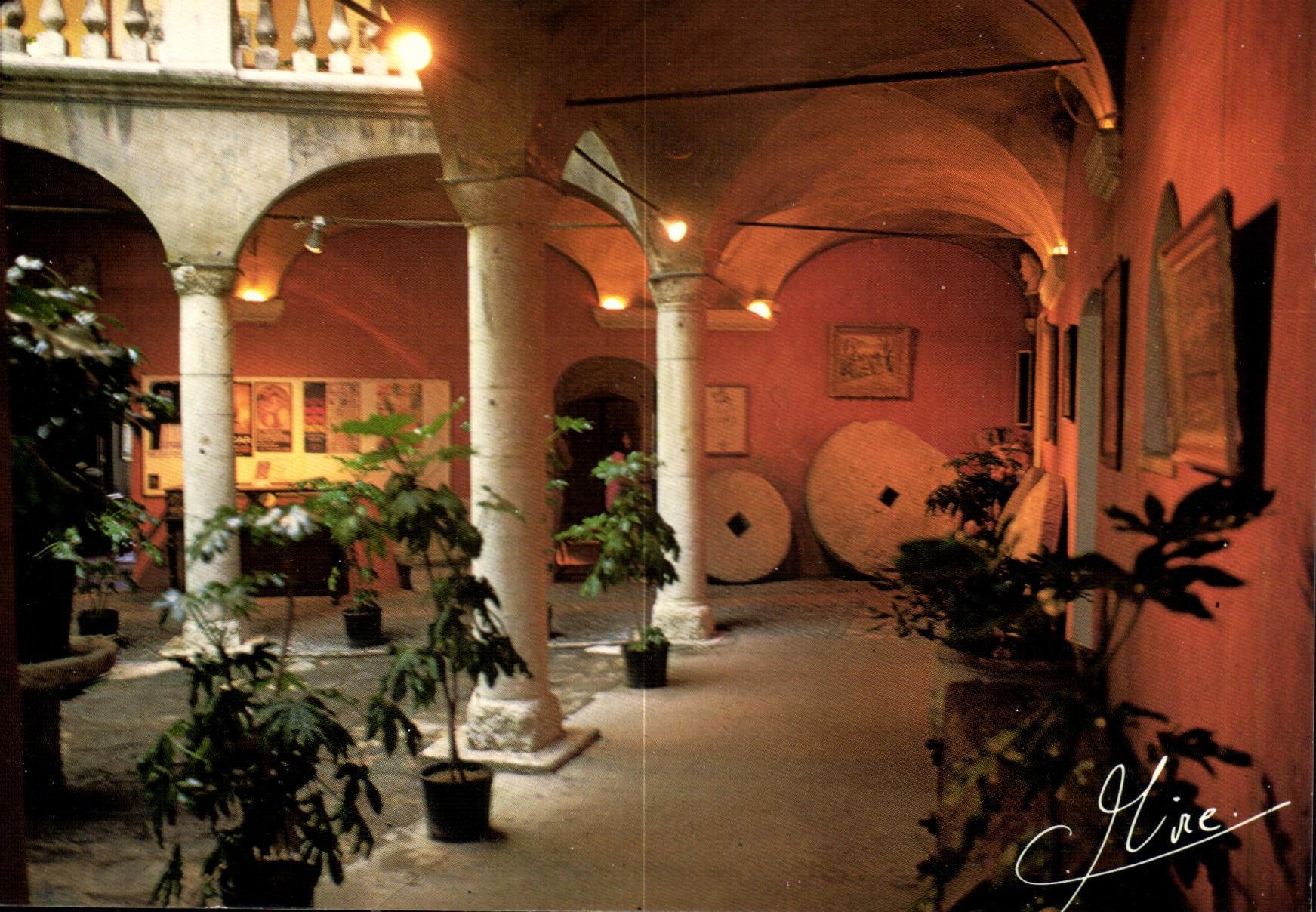 CPM Haut de cagnes Alpes Maritimes Interieur du Musee Grimaldi