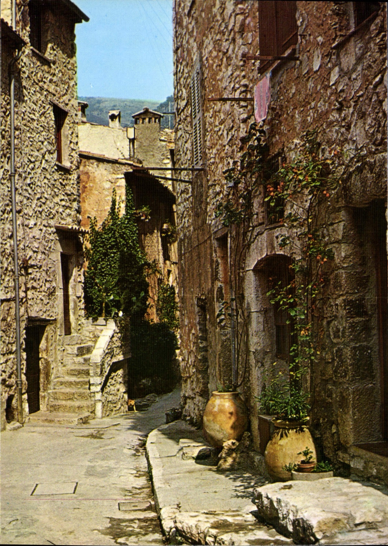 CPM L'Arriere Pays Mediterraneen et ses Vieilles rues pittoresque Tourrettes sur Loup 