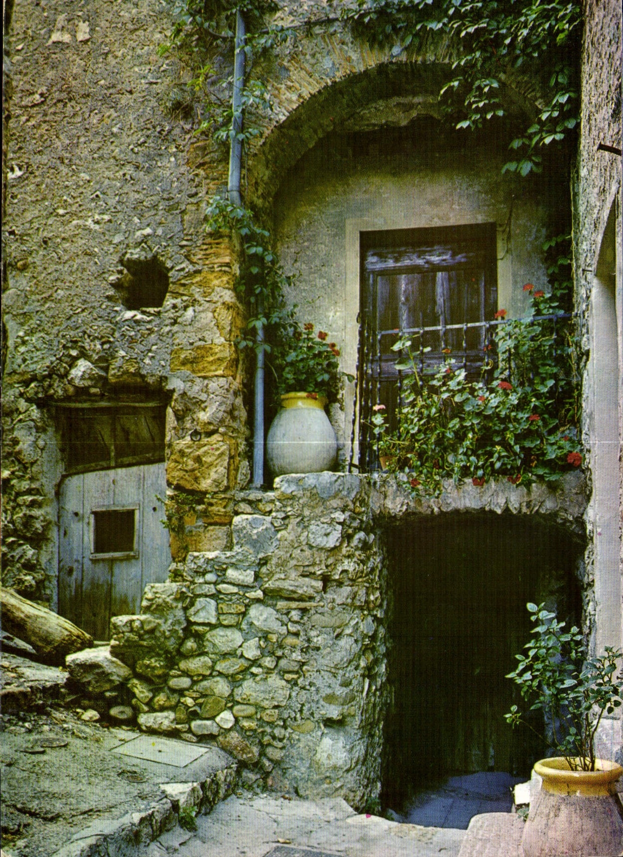 CPM Cote d'Azur Carros A M et ses Vieilles rues Typiques 