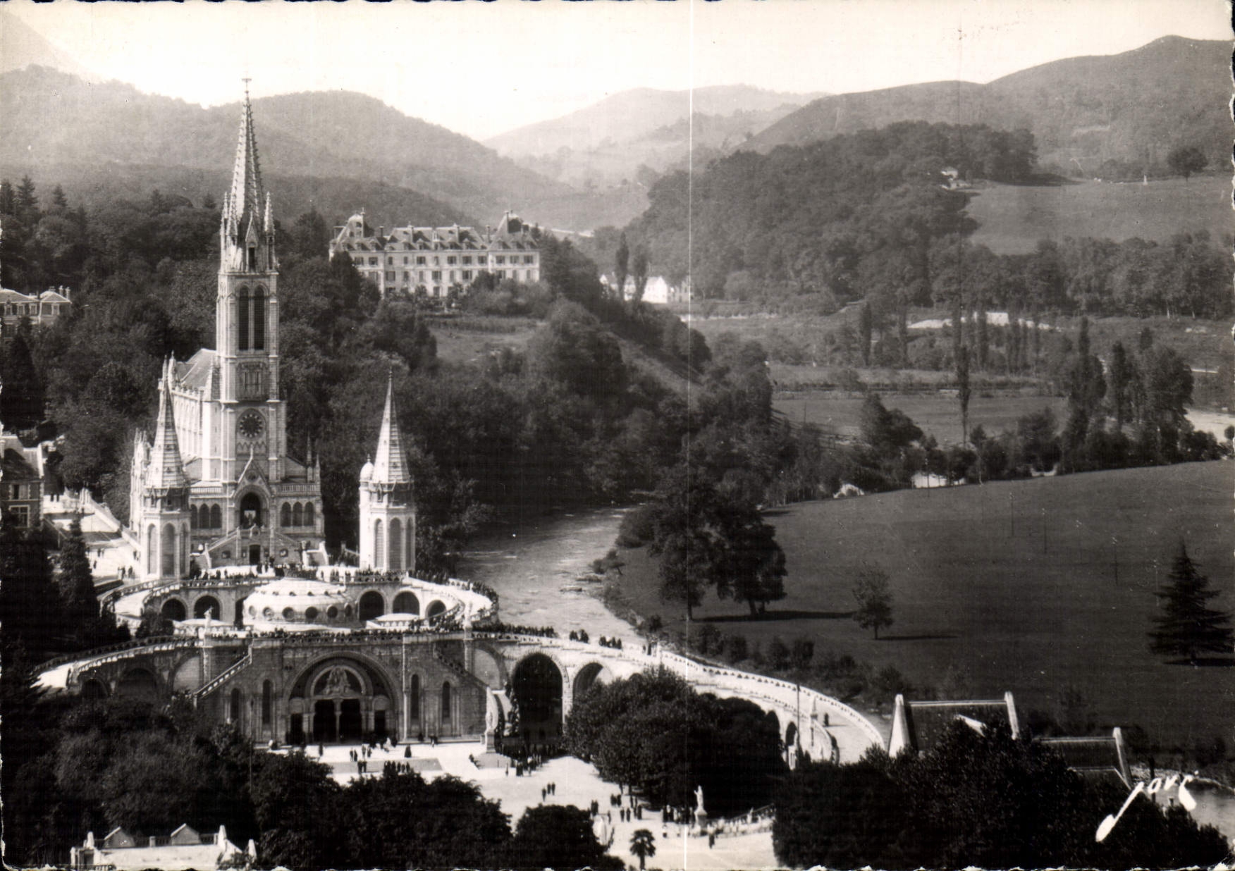 CPM Lourdes H P les Sanctuaires et le gave de pau 