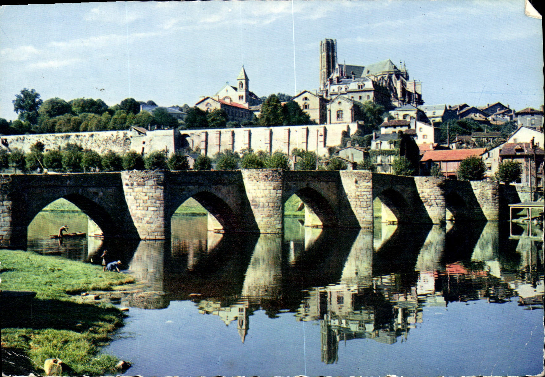 CPM Limoges Haut Vienne le Pont Saint Etienne XIII siecle Monument historique et la Cathedrale comme