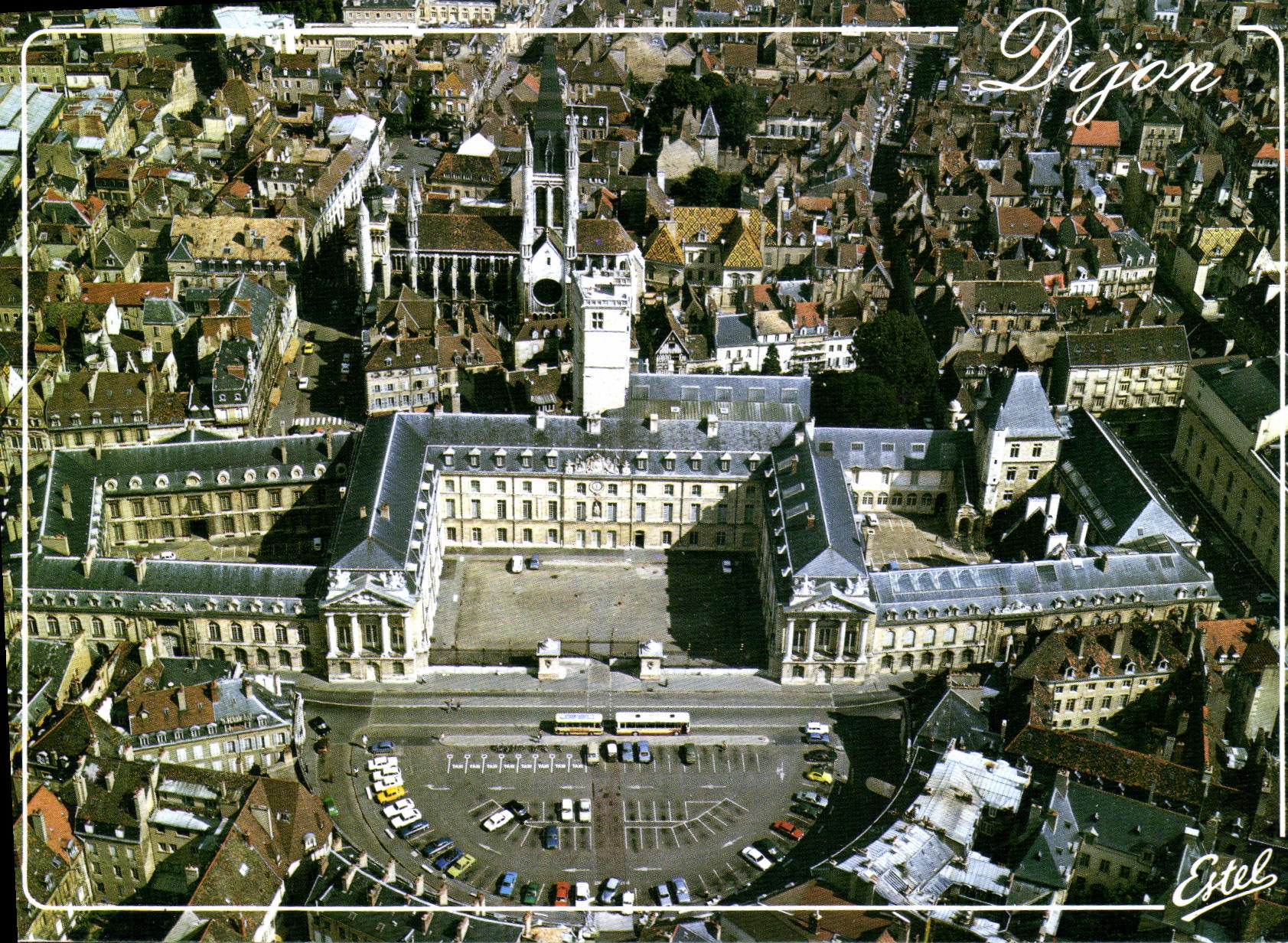 CPM Au Pays des Grands Grus Dijon Cote d'Or vue aerienne de la place de la Liberation le palais des 