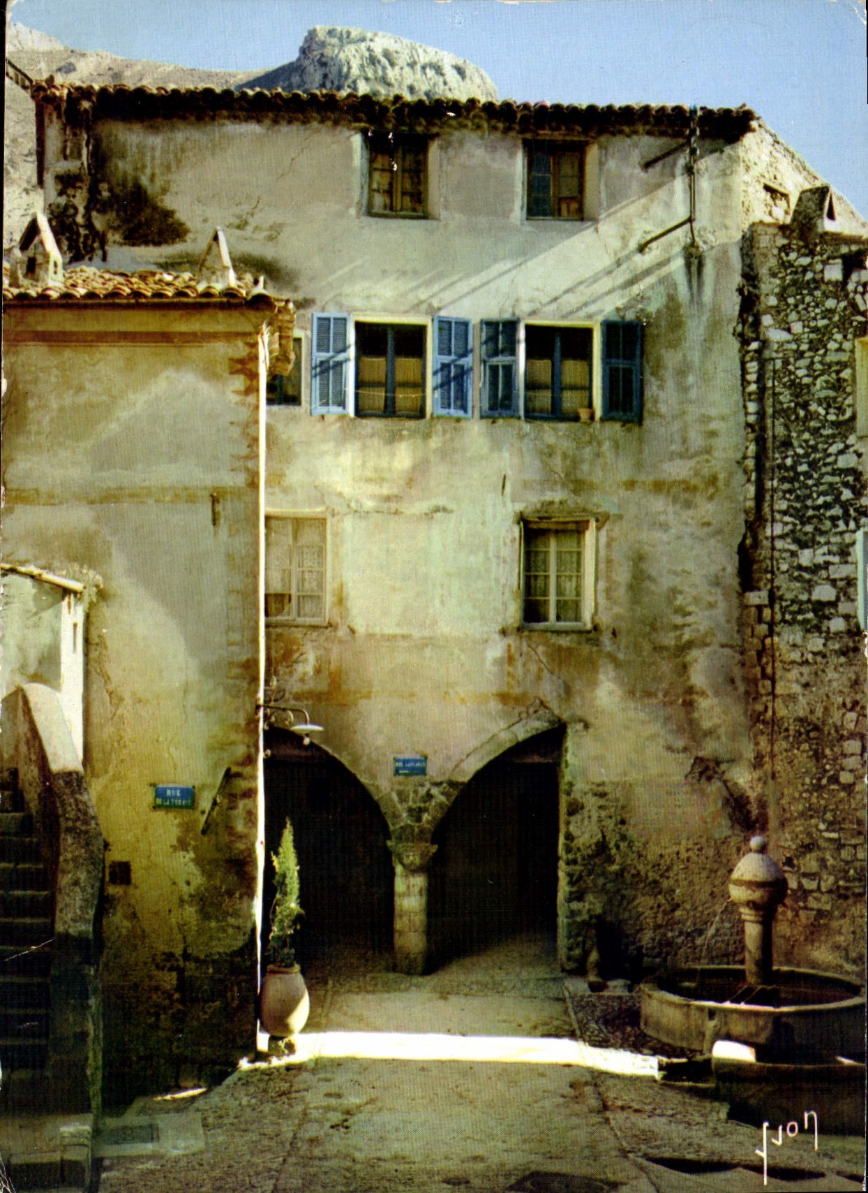 CPM La Cote d'Azur miracle de la nature Peille A M Place du Mont Agel 