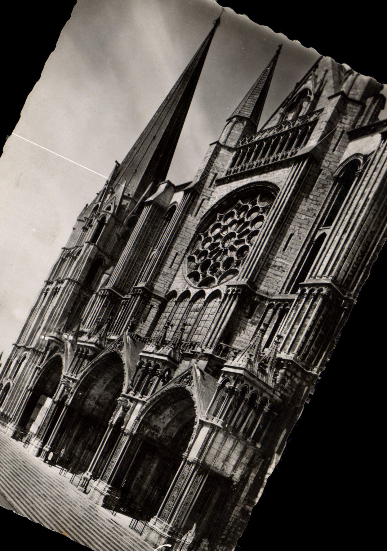 CPM En Beauce Chartres Eure et Loir la Cathedrale Porche sud 